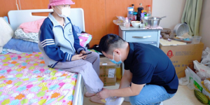 在坚韧与童真的交汇处：10岁女孩王海英的抗癌之路