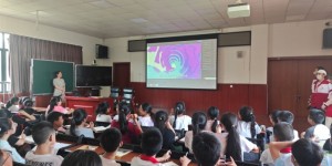 金泉街道金科苑社区“禁毒点亮心灯 平安照亮前程”禁毒宣传进校园